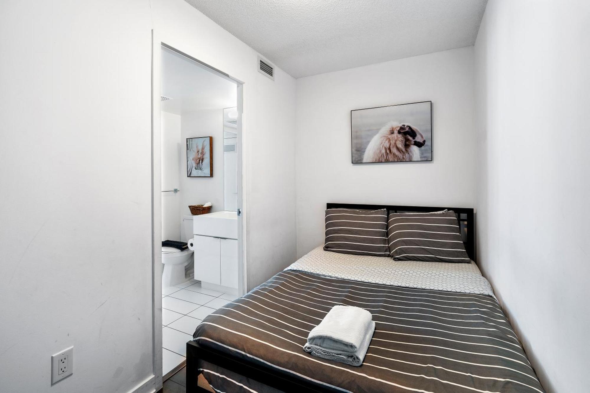 Exquisite Condos By Cn Tower With Parking トロント エクステリア 写真